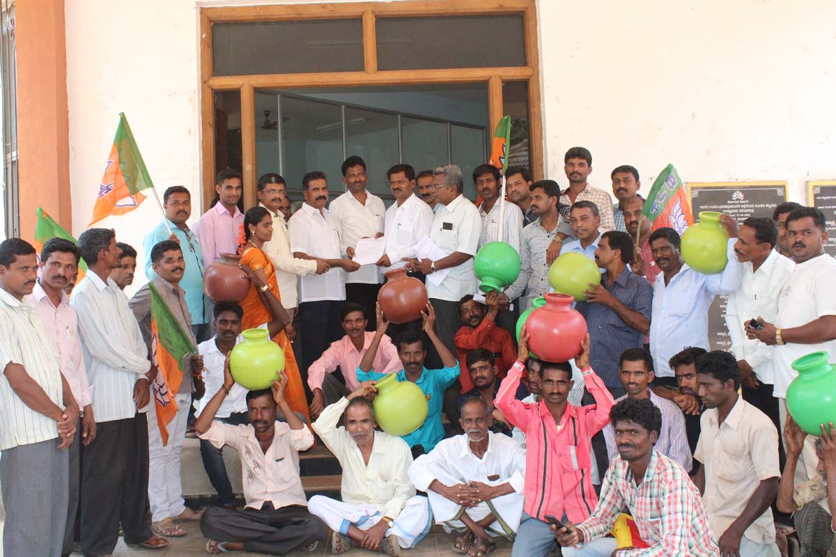 ಕುಡಿಯುವ ನೀರಿನ ಸಮಸ್ಯೆ ಬಗೆಹರಿಸಲು ಒತ್ತಾಯ